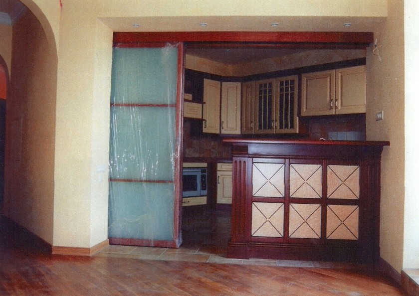 Перегородка для кухни в классическом стиле Кызыл