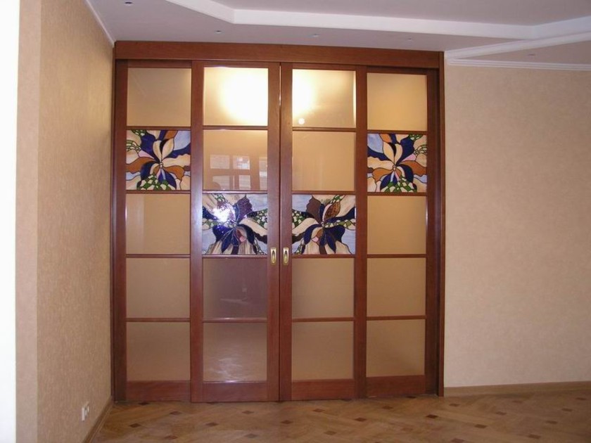 Перегородка с цветными стеклянными вставками Кызыл