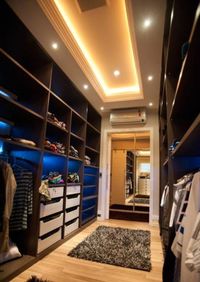 Большая открытая гардеробная комната с комбинированным наполнением Кызыл