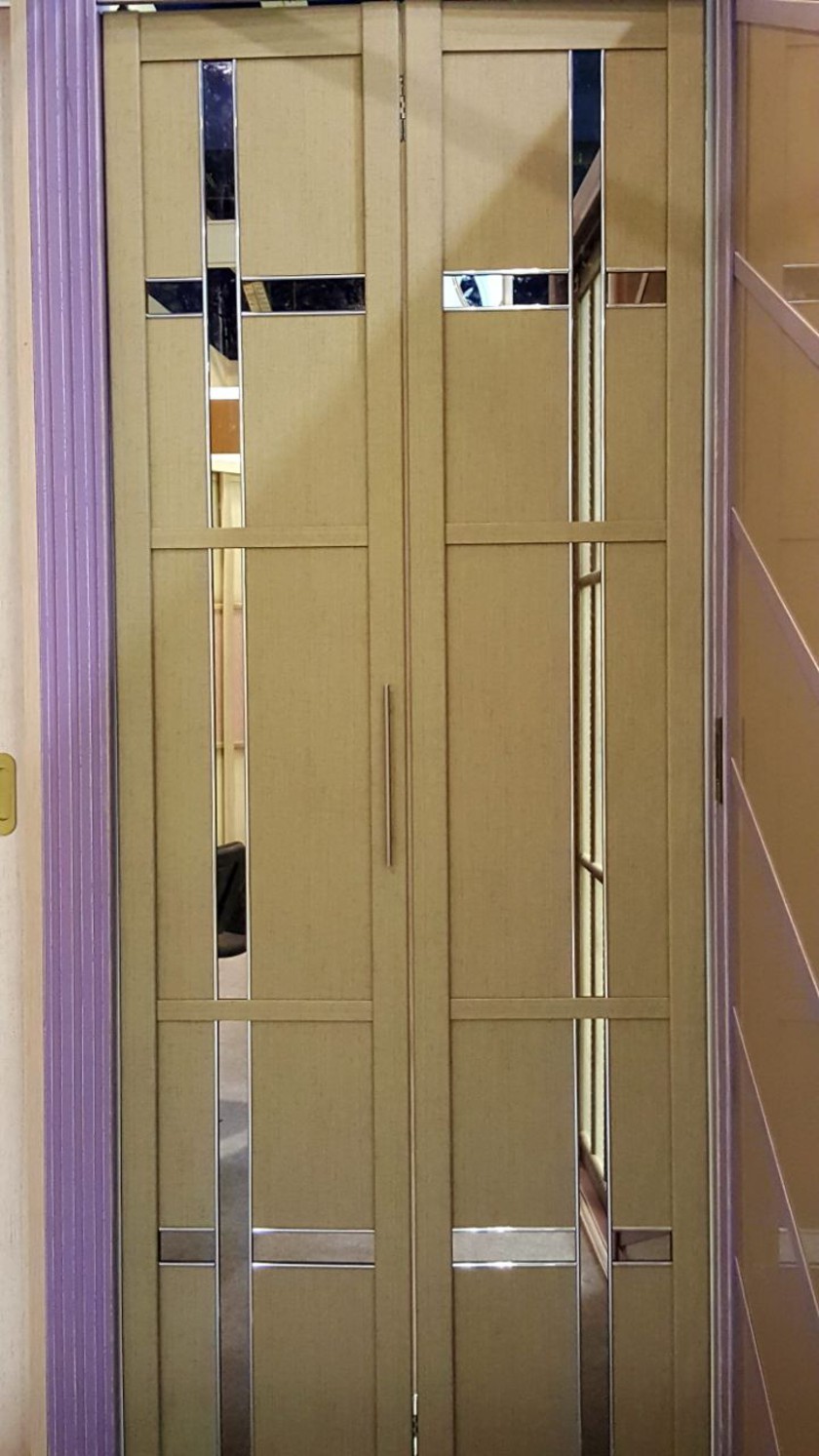 Двери гармошка шпонированные с зеркальным декором Кызыл