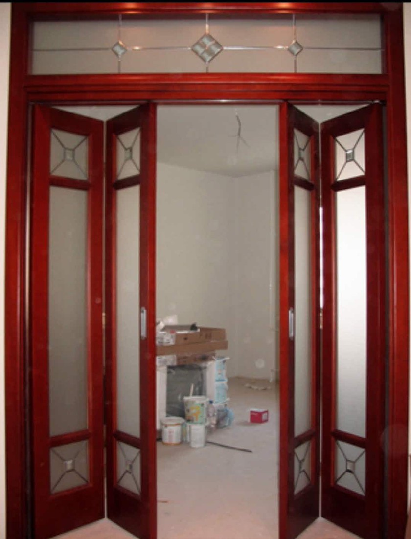 Дверь гармошка с декоративными стеклянными вставками Кызыл
