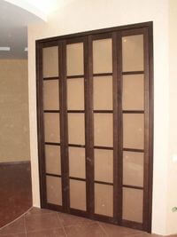 Двери гармошка с матовым стеклом и накладными разделителями Кызыл