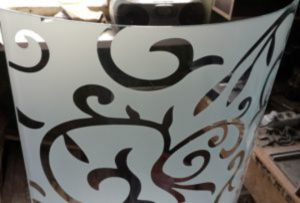Стекло радиусное с пескоструйным рисунком для радиусных дверей Кызыл